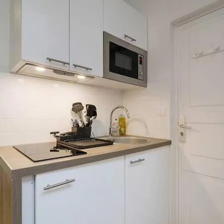 Typical Parisian Studio In Le Marais#4 Pers Exterior photo